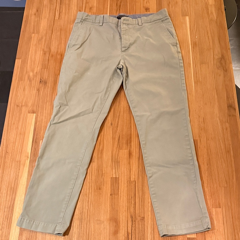 Banana Republic Men's Seafoam Green Chinos 33 x 32